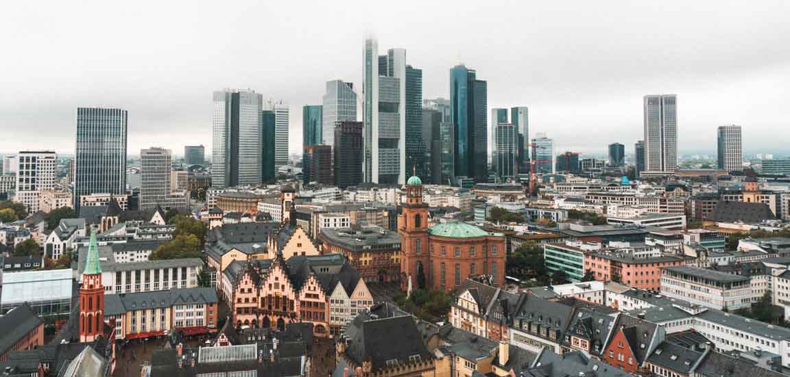 Frankfurt am Main Skyline und Altstadt